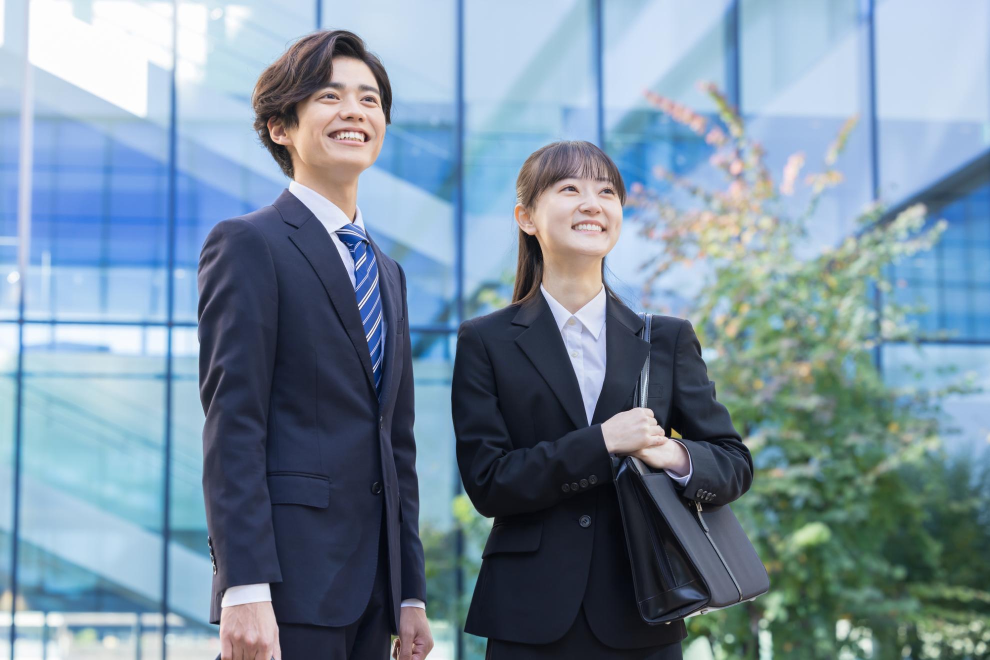 社会人のコンタクトレンズ｜選び方をシーン別に解説